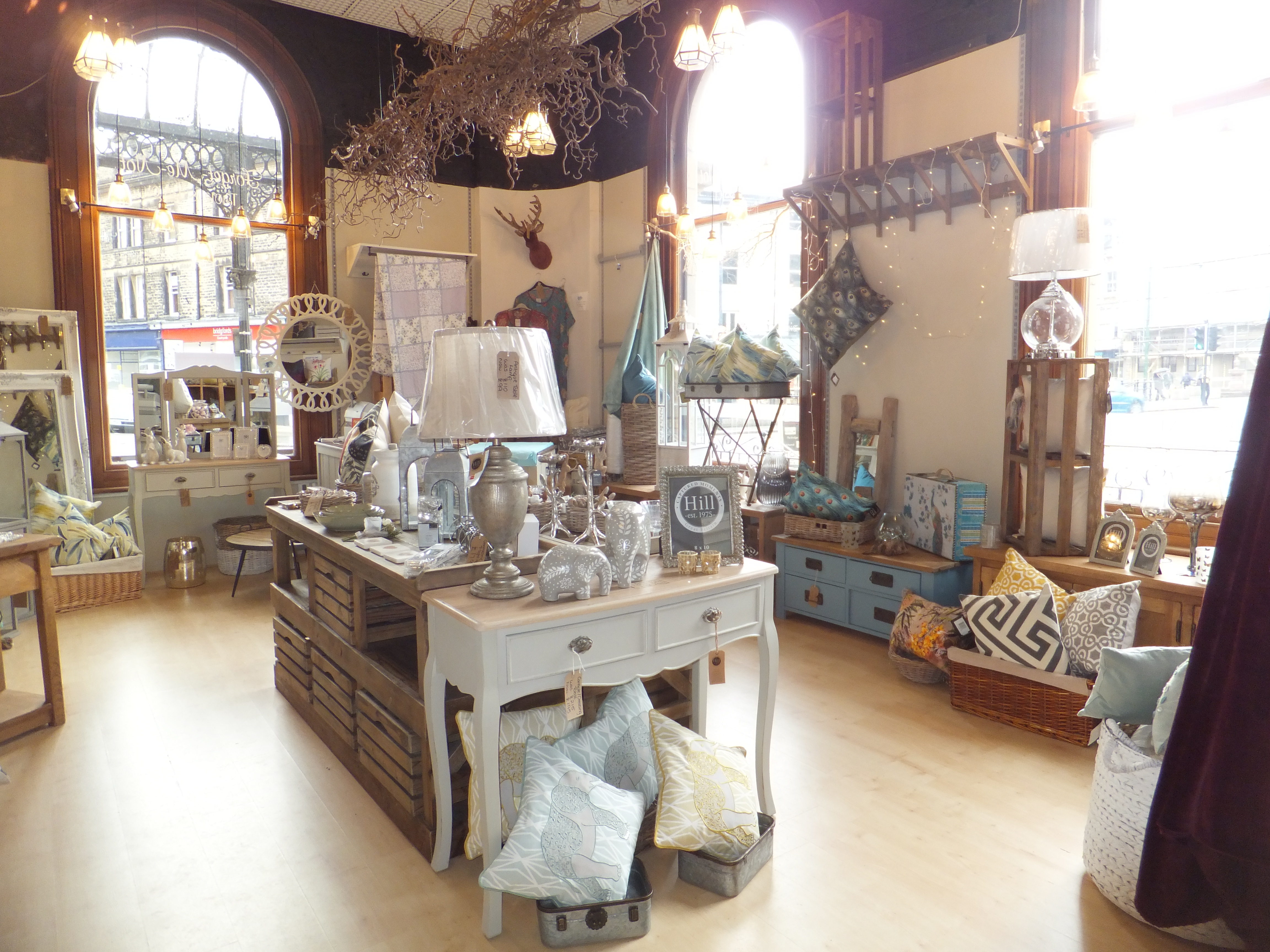 Retail unit to let The Quadrant Buxton