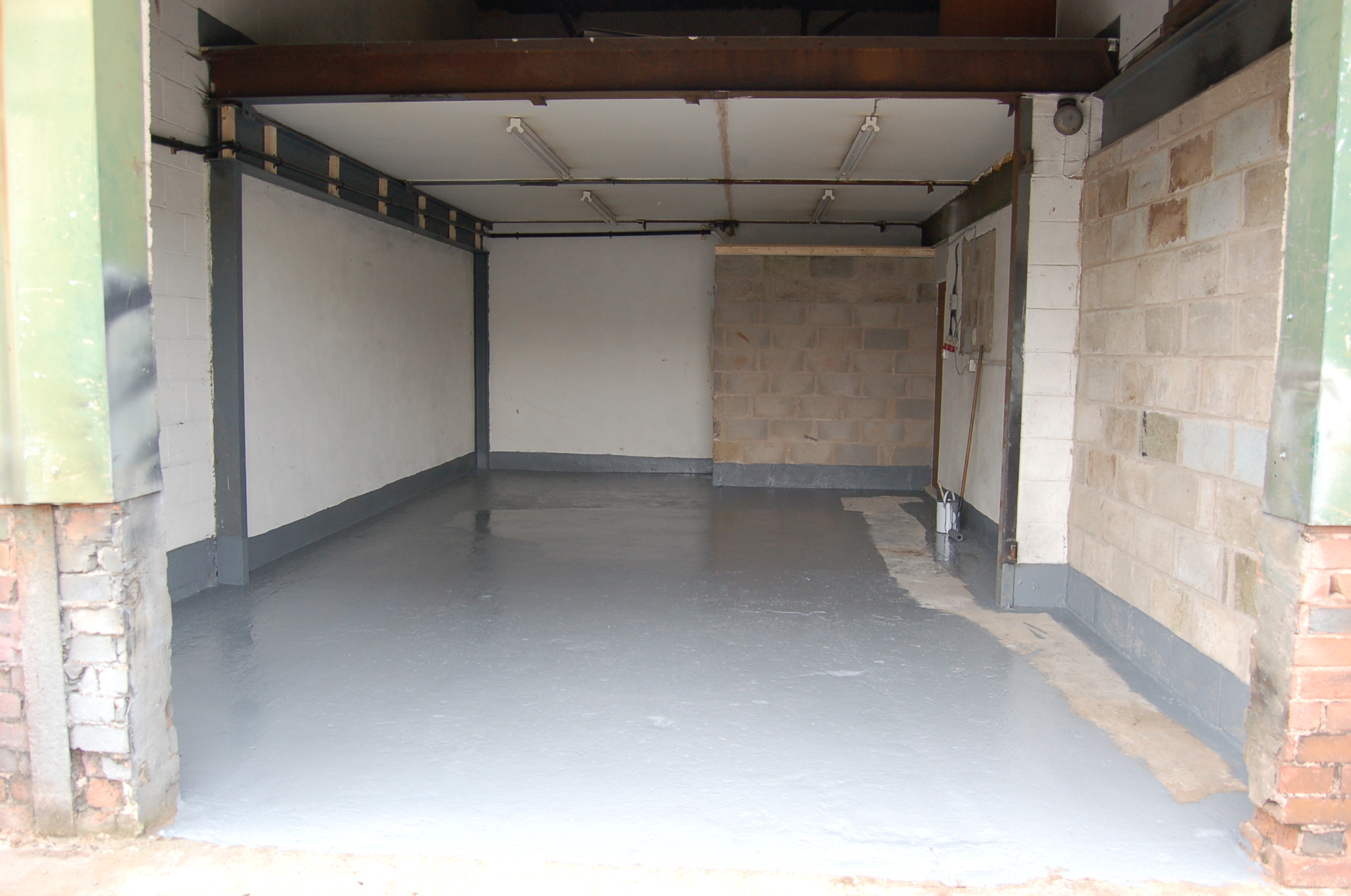 Small warehouse to let High Peak